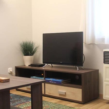 Green Garden Apartment Ingyenes Zart Parkoloval 塞格德 外观 照片