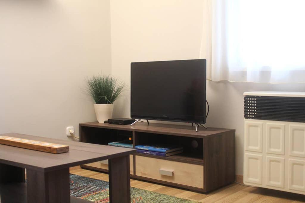 Green Garden Apartment Ingyenes Zart Parkoloval 塞格德 外观 照片