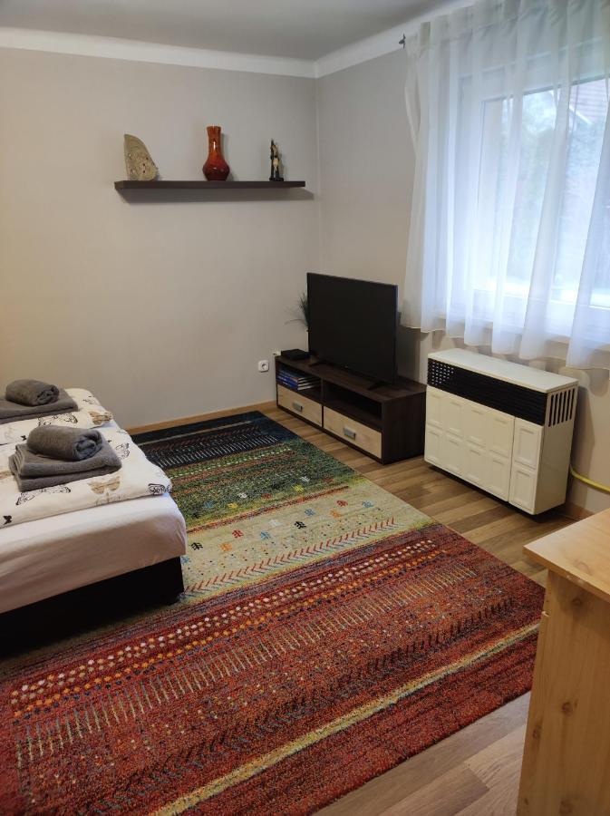 Green Garden Apartment Ingyenes Zart Parkoloval 塞格德 外观 照片